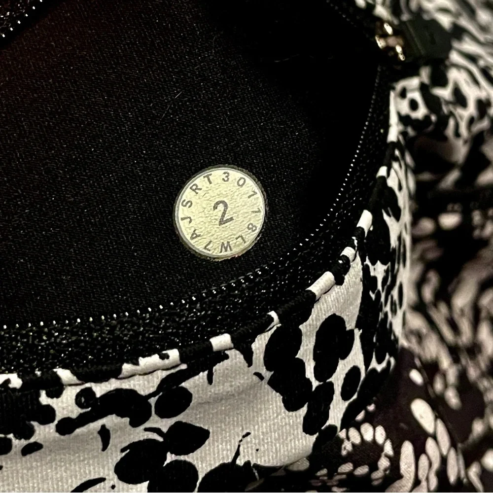 Lululemon Speed Up Shorts - Picture 5 of 5